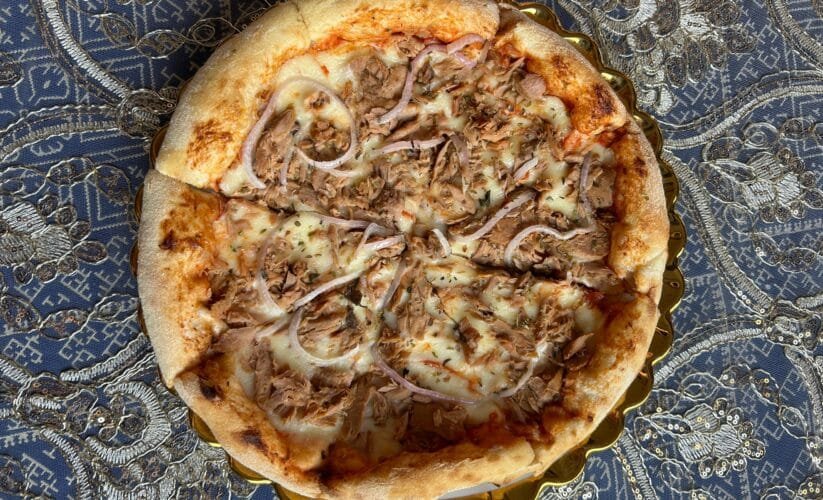 Homemade Pizza Mastery: 5 Shortcuts to 45-Minute Gourmet Results!