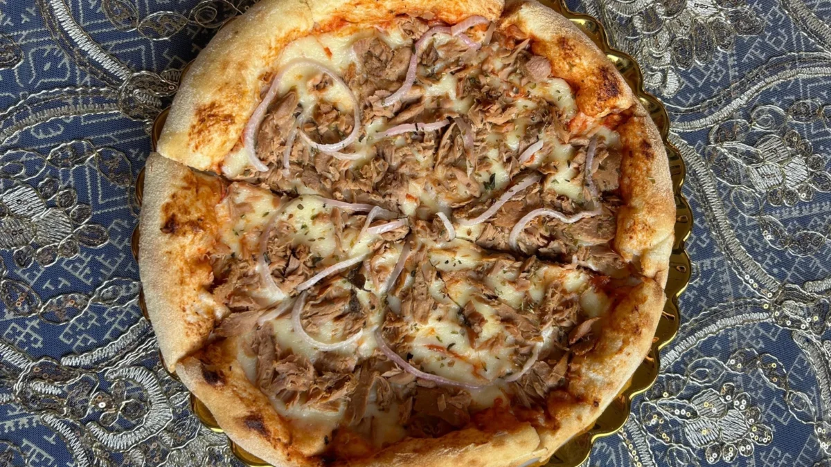 Homemade Pizza Mastery: 5 Shortcuts to 45-Minute Gourmet Results!