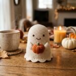 Crochet_ghost_holding_pumpkin_20260912231847